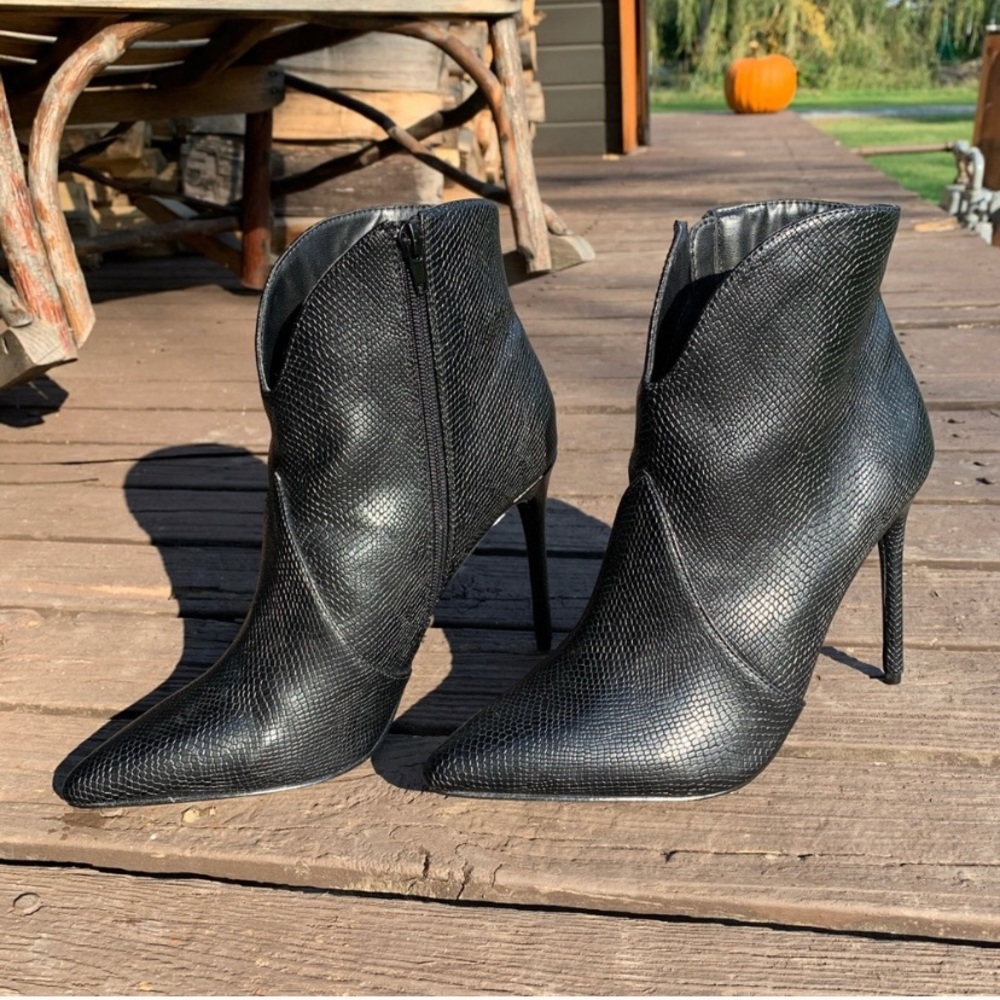 Lulus Black Booties NWOT